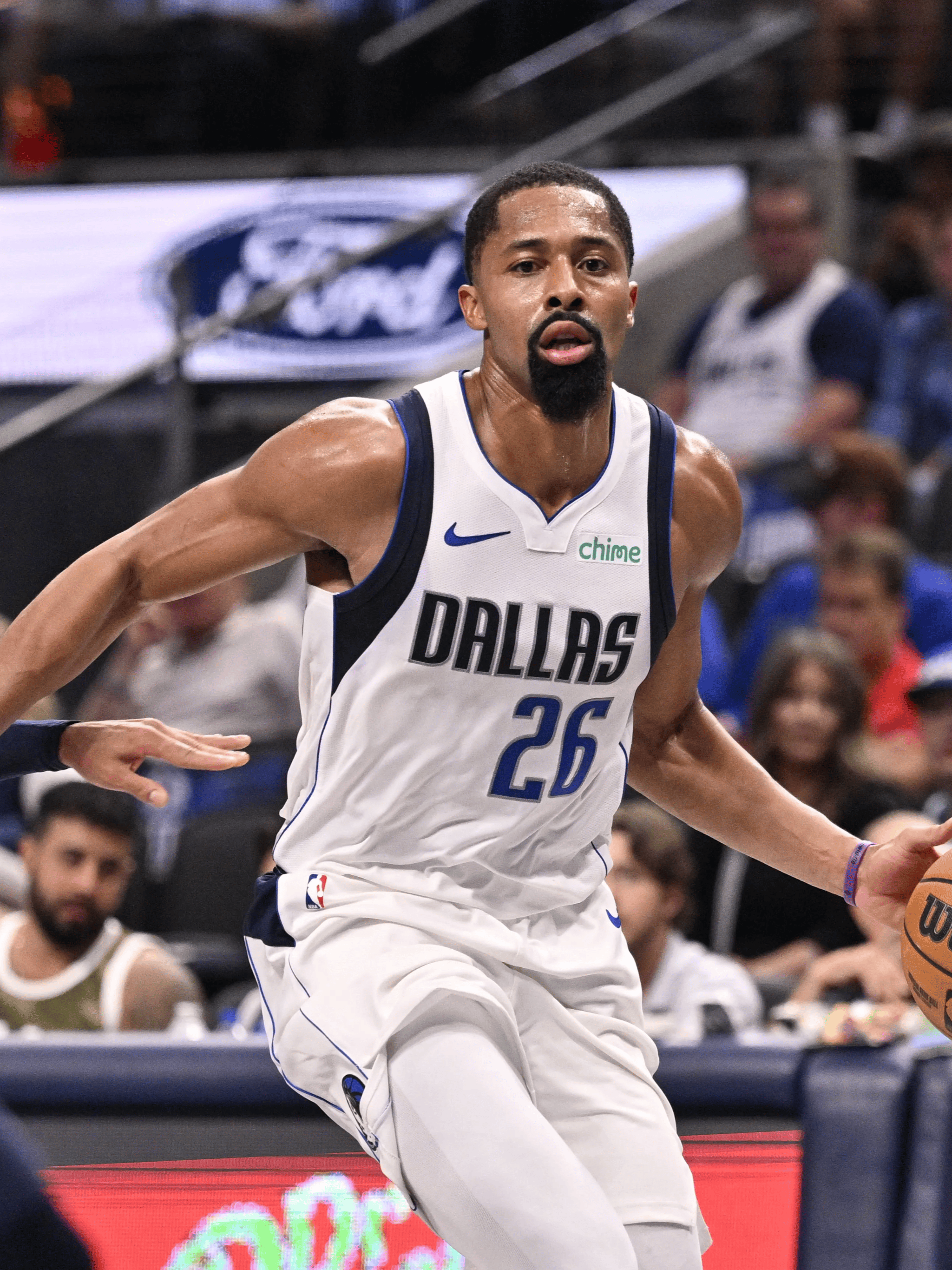 包含浓眉哥在老鹰比赛中大比分获胜，表现优异引发热议！气势如虹延续的词条