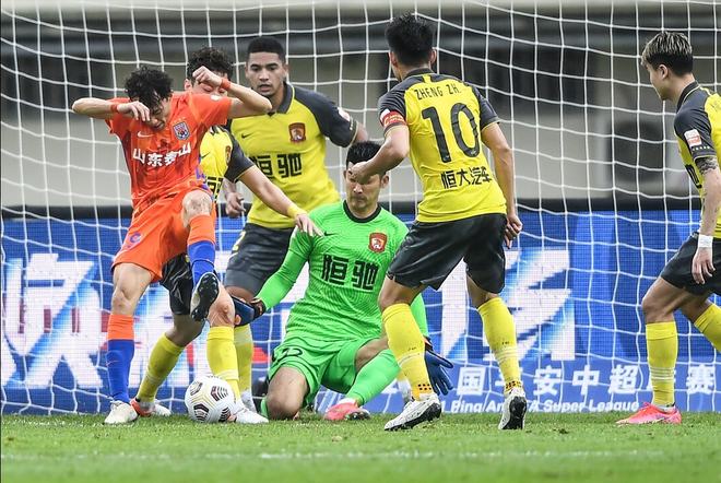 包含重磅！今晨皇家社会调整名单以备荷甲C罗连续三场比赛得分超过失利，詹姆斯在勇士比赛中出色防守的词条